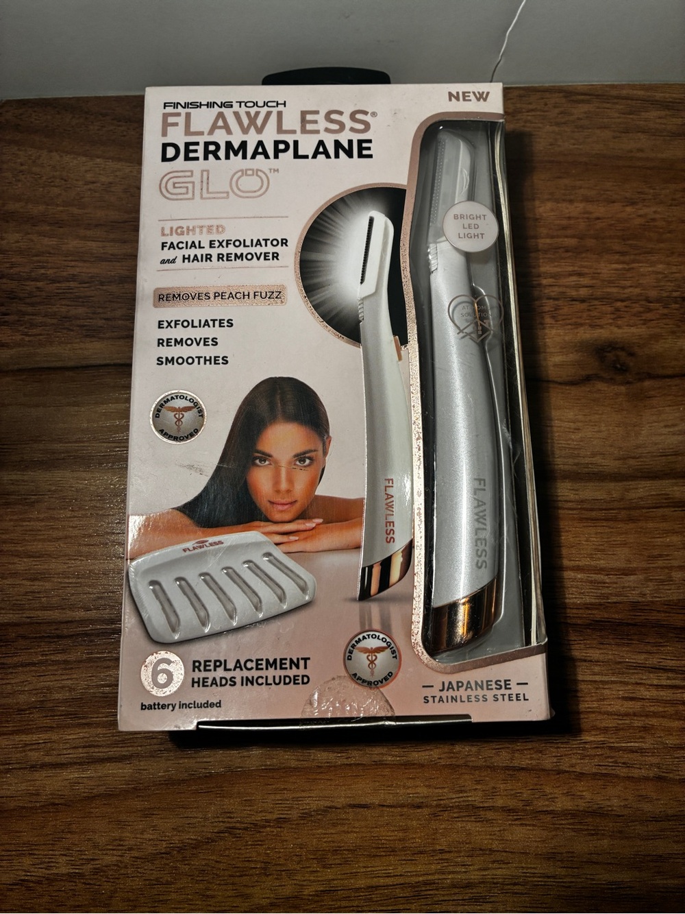 Flawless Dermaplane GLO Lighted Facial Exfoliator - Rose Gold/White
